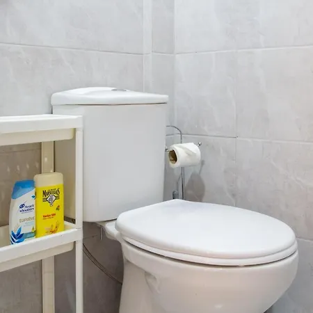 דירה Cozy Seaside Retreat W Sea View In קוסדסי
