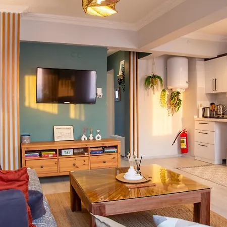 Cozy Seaside Retreat W Sea View In * קוסדסי