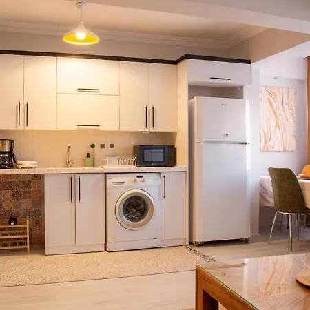Cozy Seaside Retreat W Sea View In Apartment Kusadasi