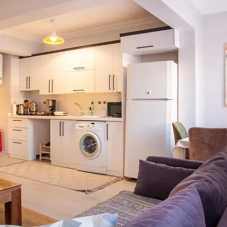 Cozy Seaside Retreat W Sea View In Apartment *